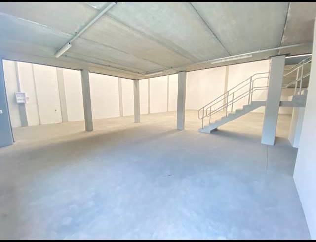 608M² WAREHOUSE TO LET IN STIKLAND INDUSTRIAL